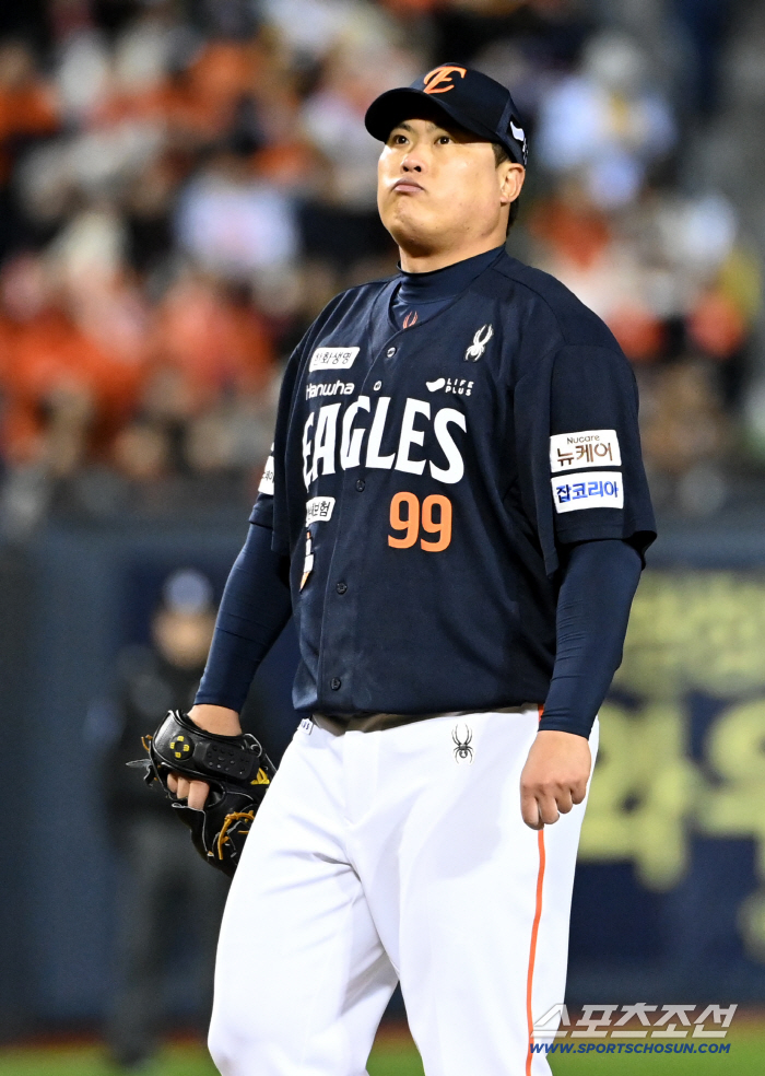 Hanwha to lose 2 consecutive games in Jamsil, it's too badWhy did Weiss throw Game 5 of the PO, and why Ryu Hyun-jin pushed ahead