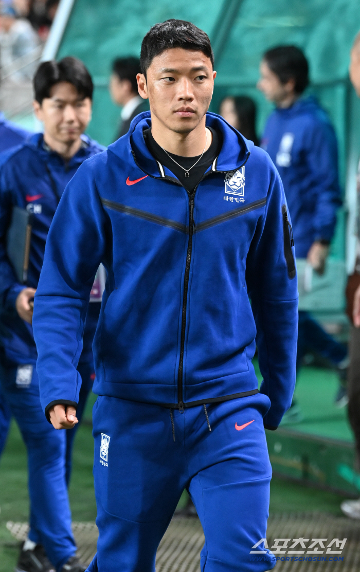 Hong Myung-bo-ho, another bad news. Here, too, there, too. → Next, Hwang Hee-chan, teacher, is likely to be replaced