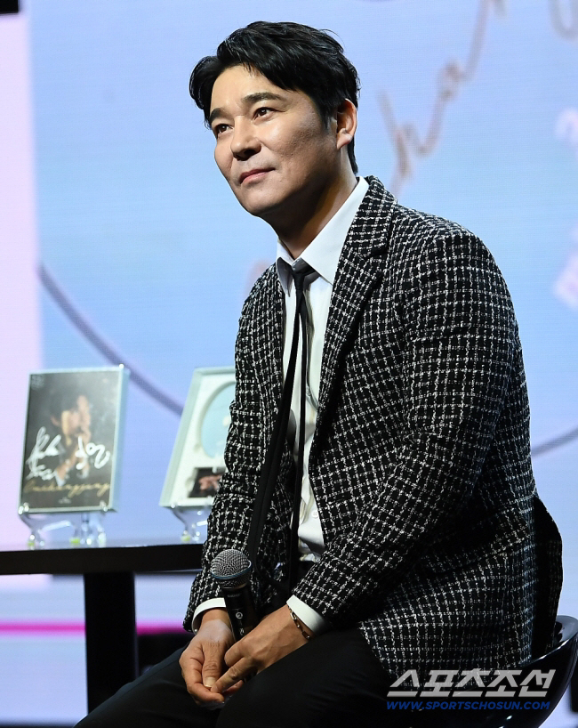 Lim Chang-jung, cleared of stock price manipulation allegations, will return to broadcasting after two years, making an unprecedented duet