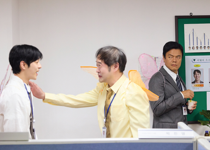 Minister's main job moment...JYP's Park Jinyoung to release Happy Hour in November