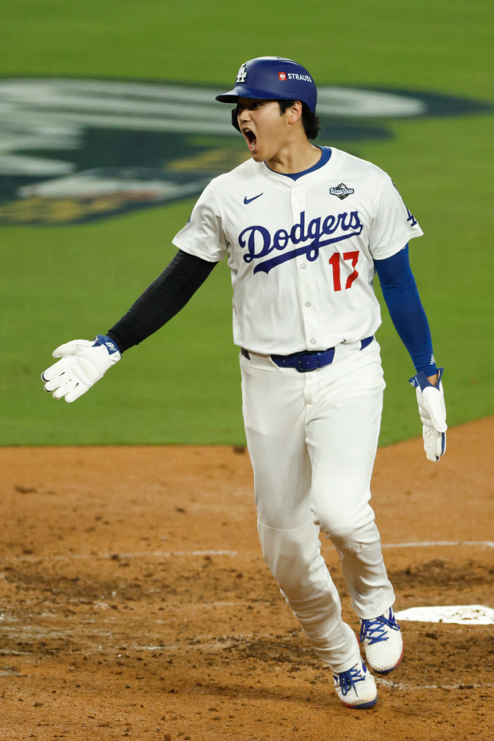 Ohtani is not a person, he's crazy. Dramatic equalizer in the seventh inning, multiple home runs in one WS game