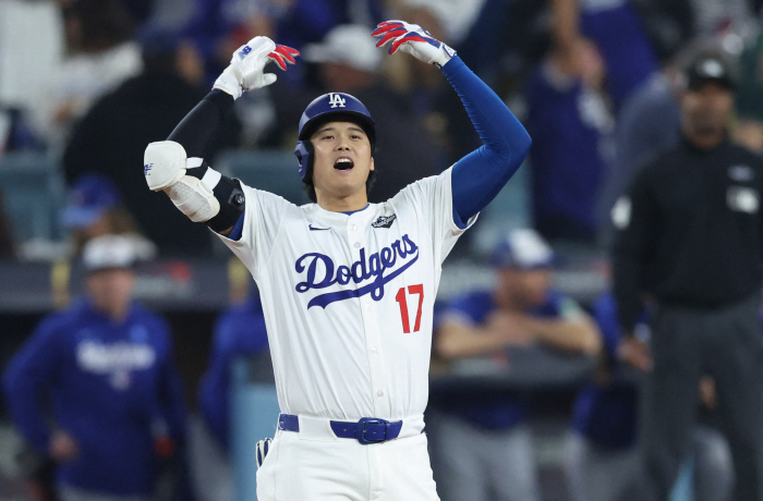 Ohtani is not a person, he's crazy. Dramatic equalizer in the seventh inning, multiple home runs in one WS game