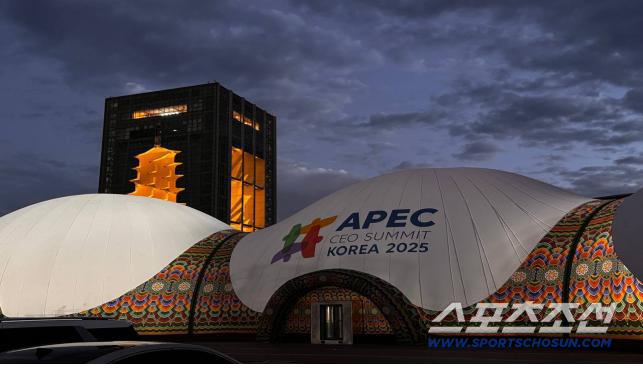 Outside of Ando, K-Tech's Daehyang Field One KTECH Air Dome, Samsung, LG, and SK technologies were all embraced