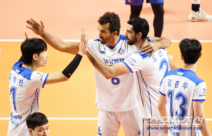  Ahido Sanji is excited