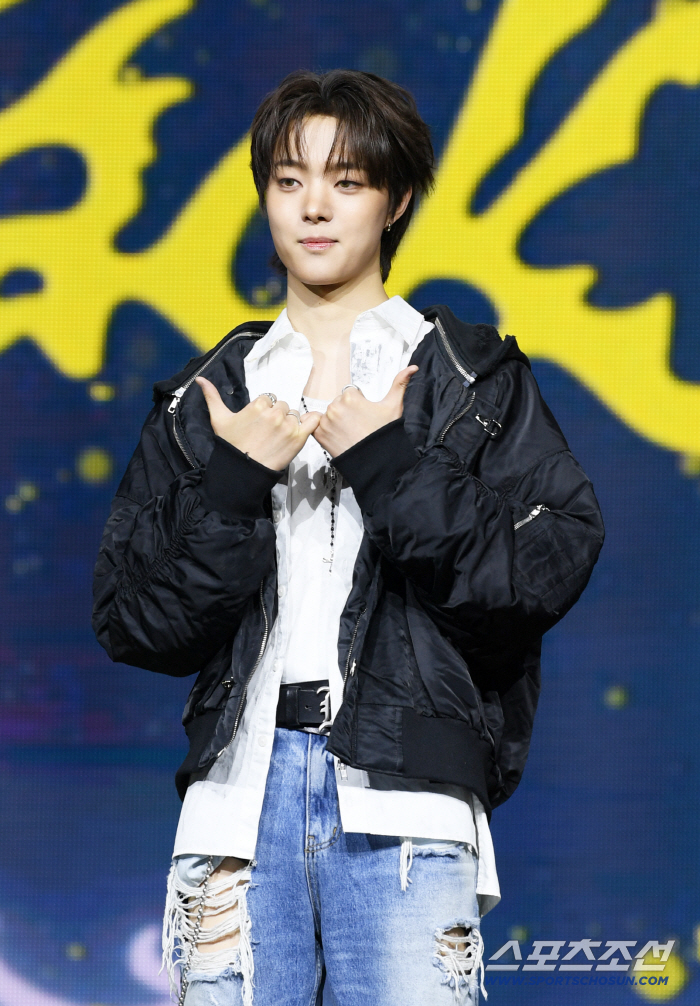  ANTIM's signature pose