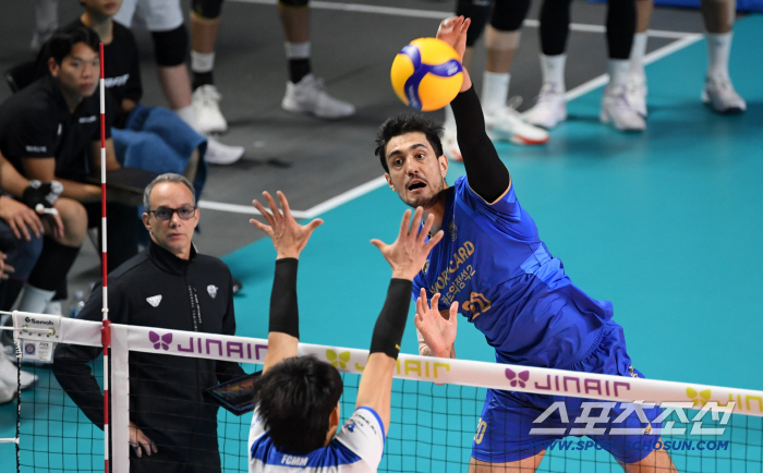  Araujo is trying to come from behind