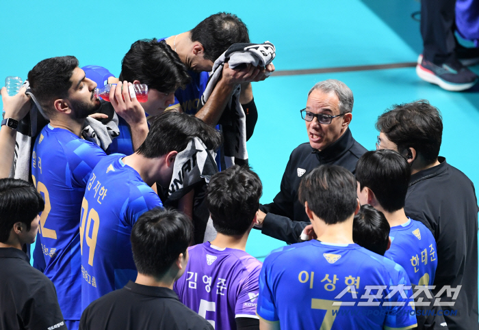  Director Mauricio Paes, please focus