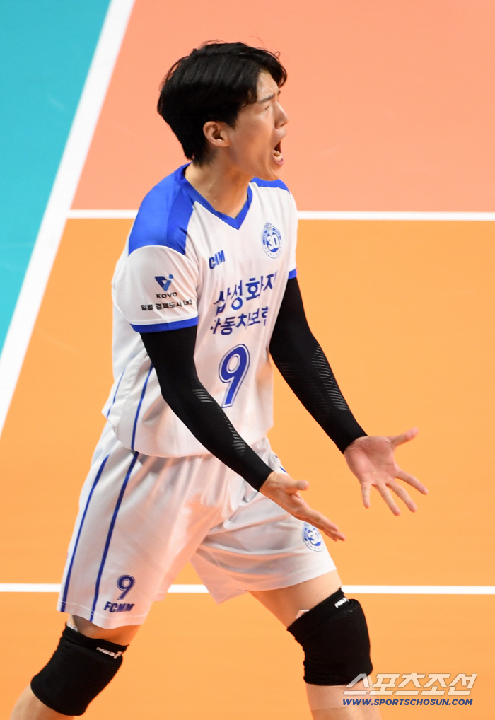  Hwang Doo-yeon roars