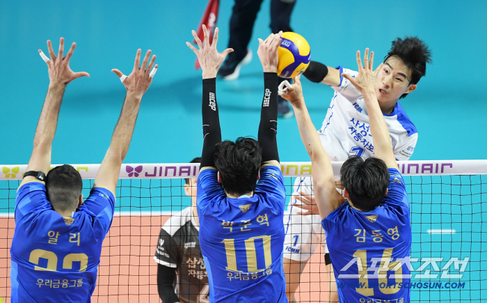  Kim Woojin's chance to score