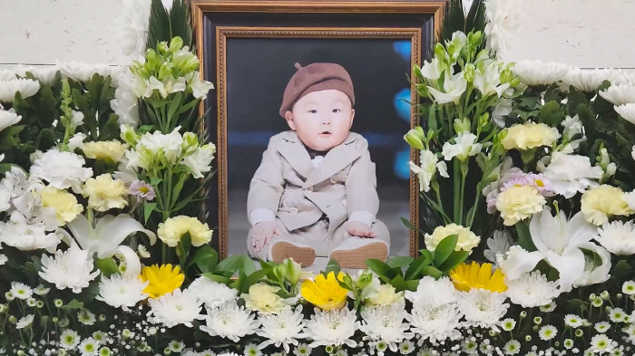 Son Sang Park Bo-mi, 15-month-old son, stiffened all over his body and left in my arms (baby)