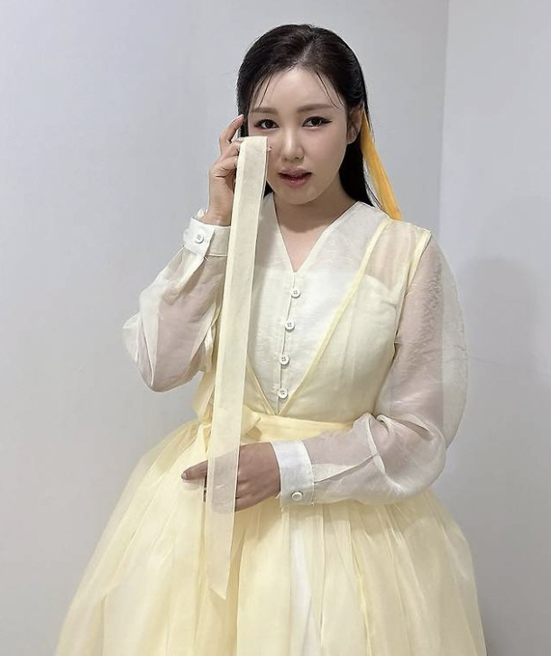 Song Ga-in, what happened to your tears in Hanbok?