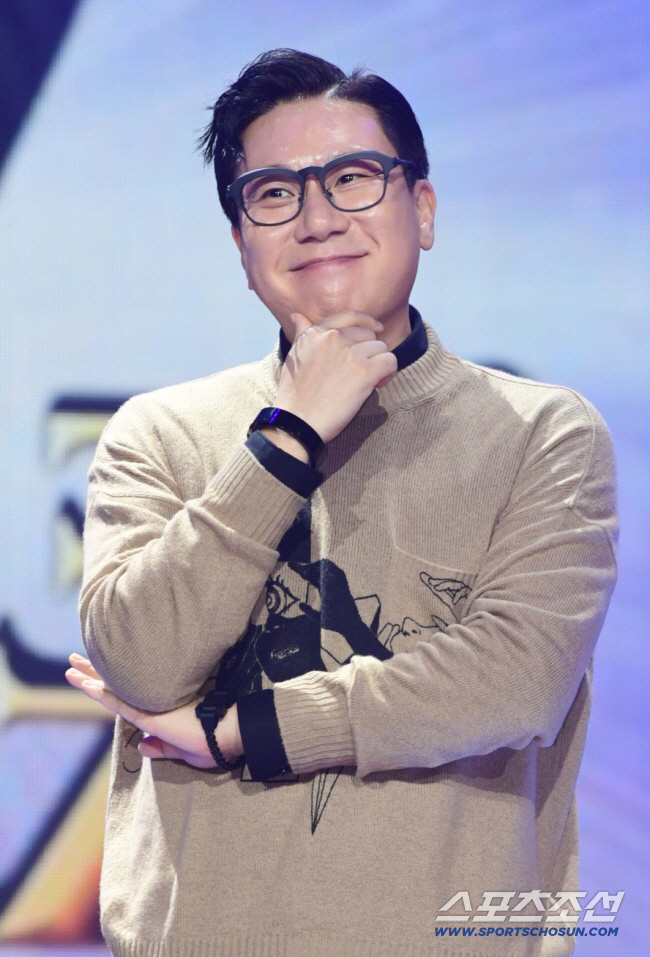 52 years old Lee Sang-min is happy news after 6 months of remarriage. If you look like your wife regardless of your daughter or son