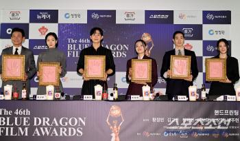 Hwang Jung-min, Kim Goeun, and Others Celebrate Legacy at Blue Dragon Handprinting Ceremony
