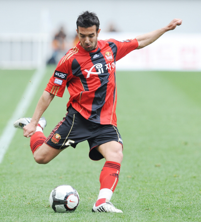 China Is a Nightmare, My Career Ruined, I've Got a Bone Again! Foreigners from FC Seoul Making Decisions...Why on earth?