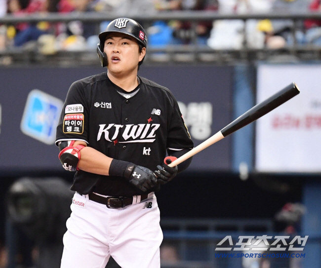 Five people are released, Samsung's generational change is accelerated, and the legendary 418 home run hitter will be separated from him. Whether to extend his active role or retire with Oh Jae-il