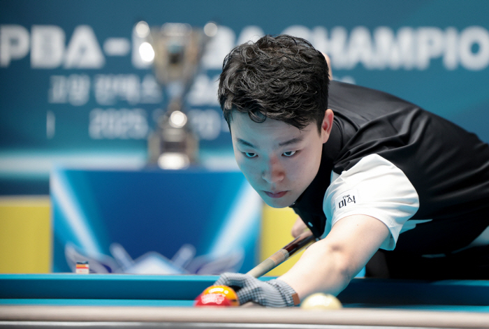 Get down on me! Teenage Rebellion Pro-Danggu's Biggest Unexpected Appearance. 18-year-old billiard genius Kim Young-won wins reverse sweep against Spanish legend Sanchez