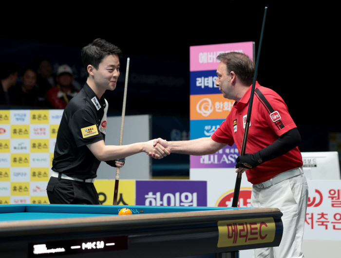 Get down on me! Teenage Rebellion Pro-Danggu's Biggest Unexpected Appearance. 18-year-old billiard genius Kim Young-won wins reverse sweep against Spanish legend Sanchez