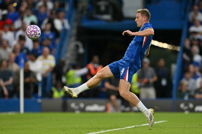 Good news Chelsea! Hamstring injury Delap returns...No.9 Should I break the curse