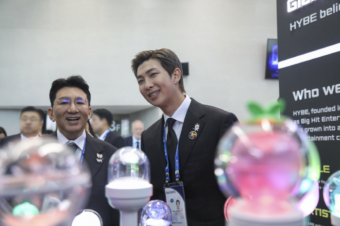 HYBE Chairman Bang Si-hyuk and BTS RM Visit HYBE Booth at APEC CEO Summit
