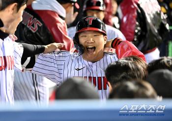 I thought I'd take a picture, but I couldn't win. 4 hits and 5 RBIs that took MVP from 4 RBIs senior. Recovered 25-year-old No. 4 hitter's secret thought was abandoned and only trained