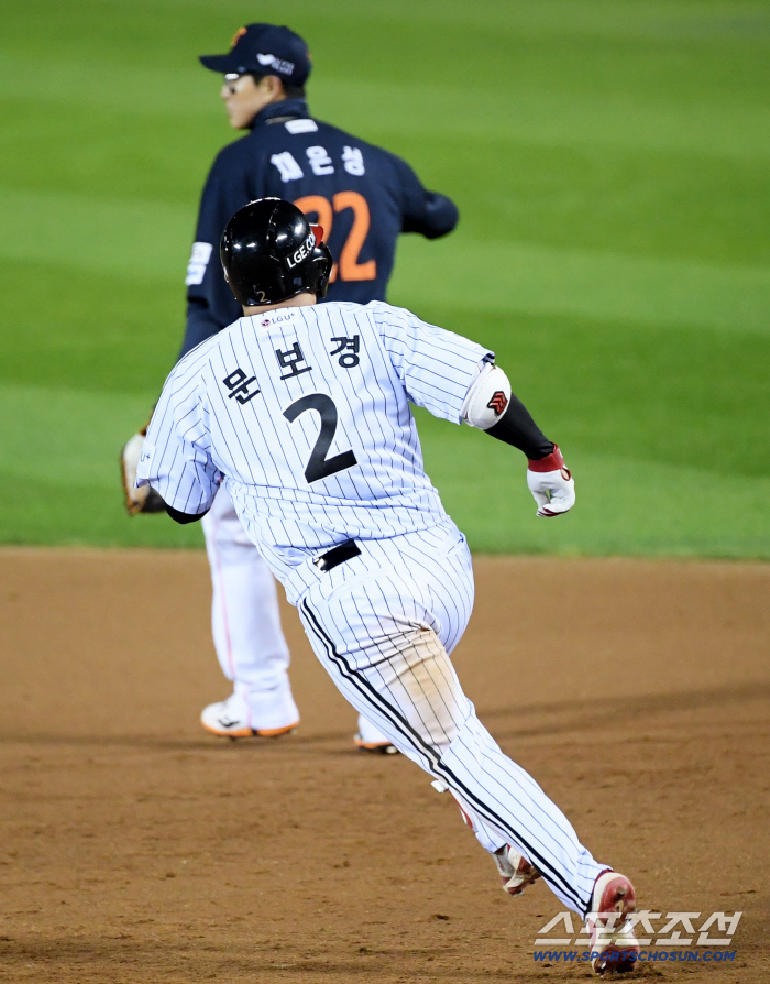 I thought I'd take a picture, but I couldn't win. 4 hits and 5 RBIs that took MVP from 4 RBIs senior. Recovered 25-year-old No. 4 hitter's secret thought was abandoned and only trained