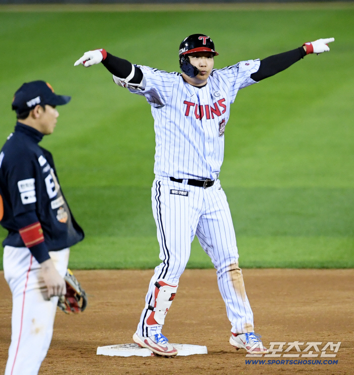 I thought I'd take a picture, but I couldn't win. 4 hits and 5 RBIs that took MVP from 4 RBIs senior. Recovered 25-year-old No. 4 hitter's secret thought was abandoned and only trained