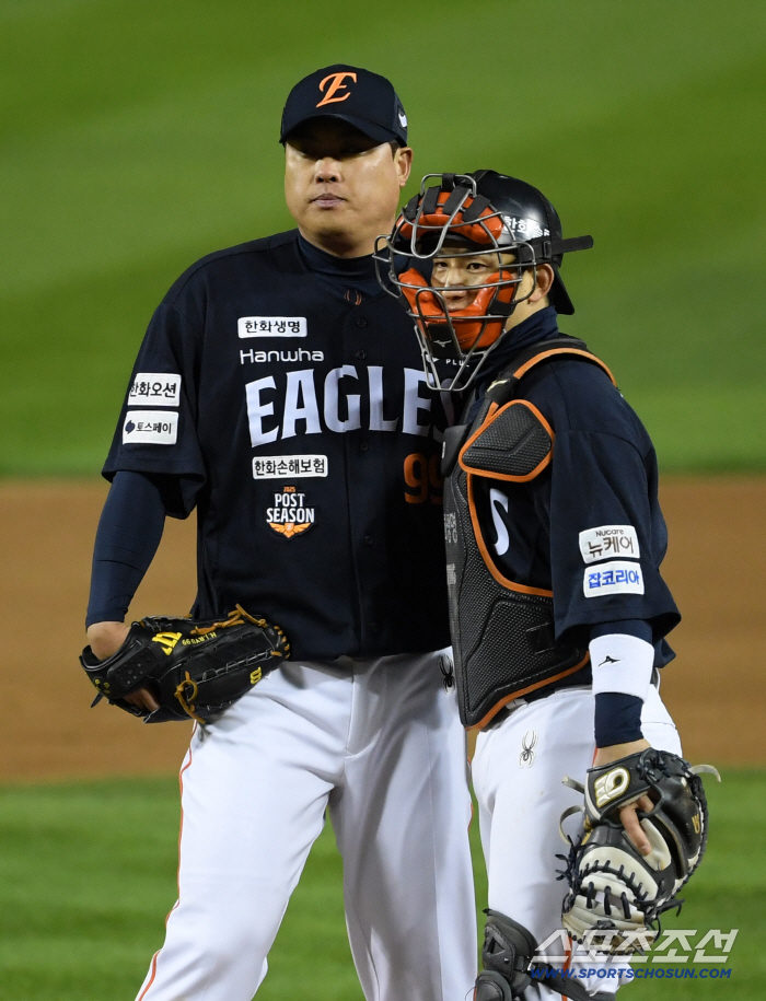 I was a regular pitcher in the fall.. RYU, PS's career win, 4 losses, ERA 5.23 → Opportunity to recover honor, but it is also unsettling