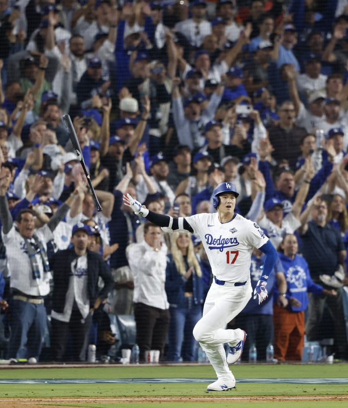 Is the god of baseball on the Dodgers' side again? In total, 19 pitchers from both teams were used to calculate the profits and losses of the game in 6 hours and 39 minutes, and the Dodgers won the 7th division