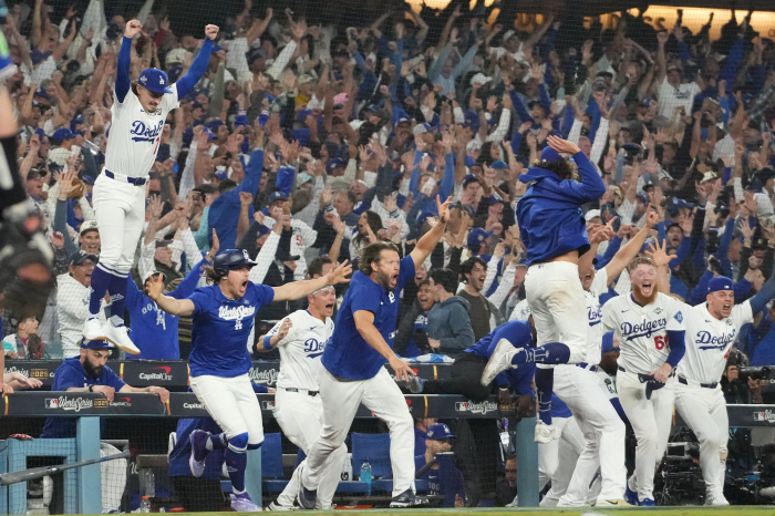 Is the god of baseball on the Dodgers' side again? In total, 19 pitchers from both teams were used to calculate the profits and losses of the game in 6 hours and 39 minutes, and the Dodgers won the 7th division