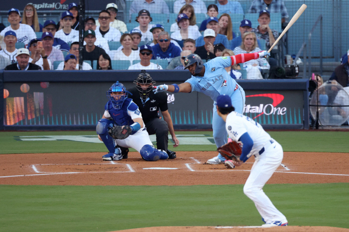 Ohtani, who threw 93 pitches in 18 innings, was hit by a two-run shot by Guerrero and was on the verge of losing his first appearance on WS in 6 innings