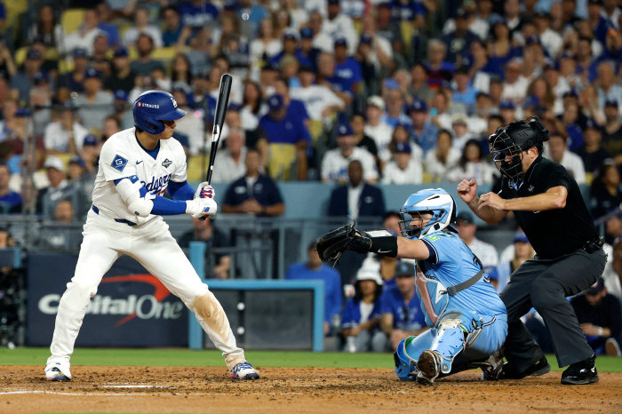 Ohtani, who threw 93 pitches in 18 innings, was hit by a two-run shot by Guerrero and was on the verge of losing his first appearance on WS in 6 innings
