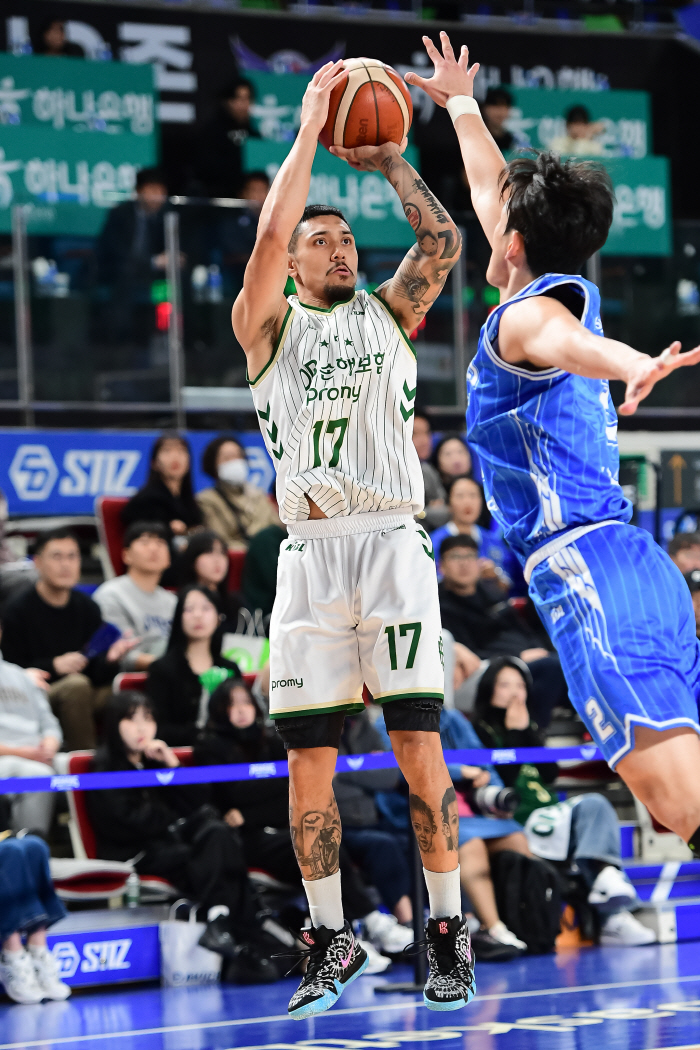  Lee Jung-hyun will play in 700 consecutive games  Lee Seon-bano triple double. DB overpowered the gas corporation. Albano and Ellonson's one-two punch. The hidden card was Kim Bo-bae.