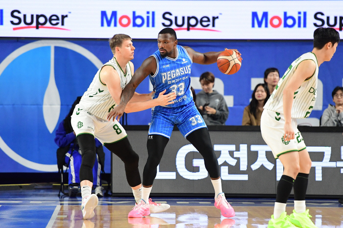  Lee Jung-hyun will play in 700 consecutive games  Lee Seon-bano triple double. DB overpowered the gas corporation. Albano and Ellonson's one-two punch. The hidden card was Kim Bo-bae.