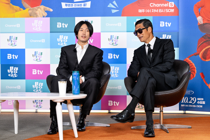 Park Jun-hyung and Jang Hyuk of 'Park Jang-jang Laugh.' Tell us about the food poisoning episode after eating sundae soup