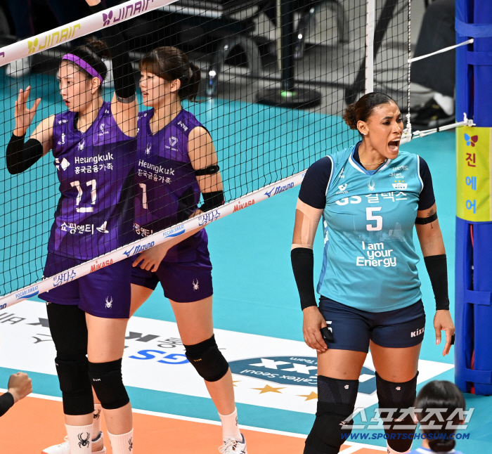  Cheering Silva, still destructive