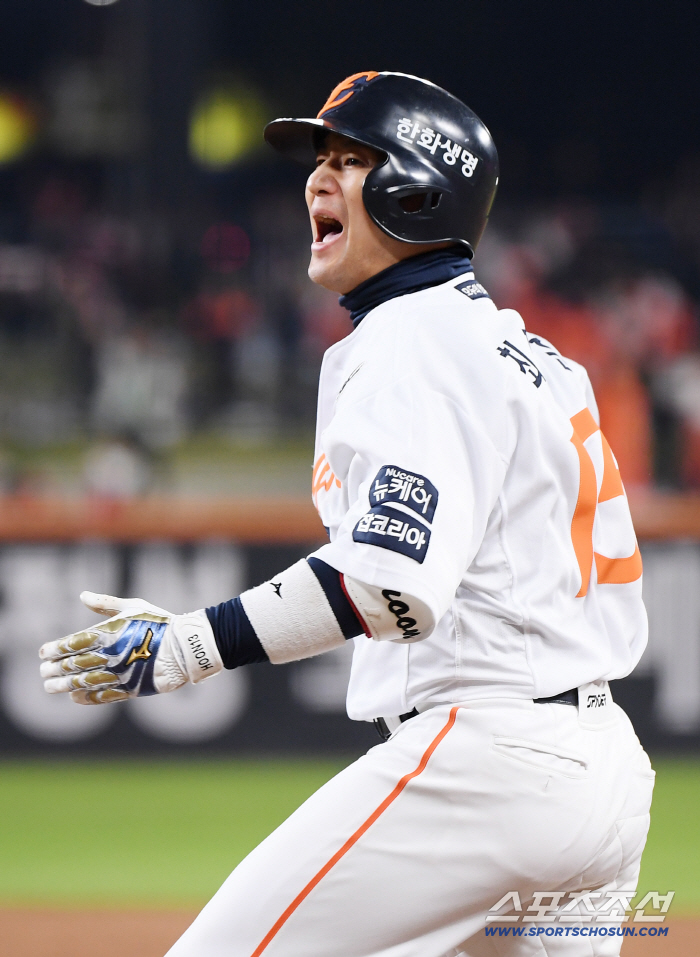 Choi Jae-hoon makes a timely hit with two RBIs