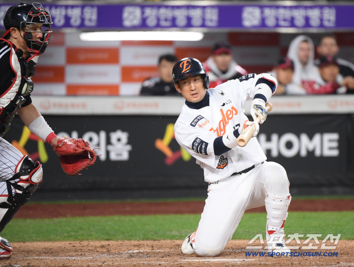  Choi Jaehoon fails to bunt