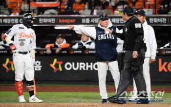  Director Kim Kyung-moon strongly appeals