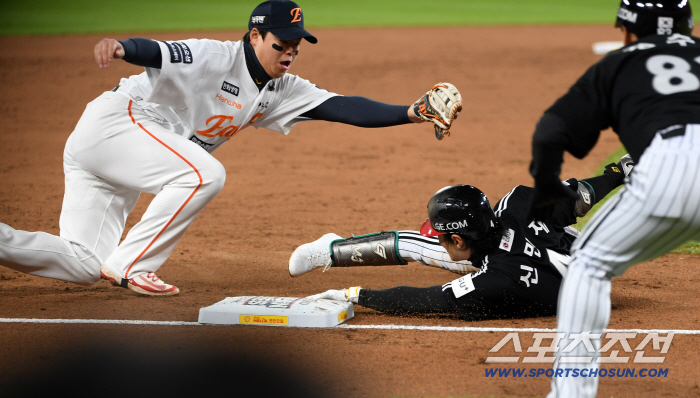  Due to the difference between SHIN MINJAE and NO SI HWAN, TAG goes first