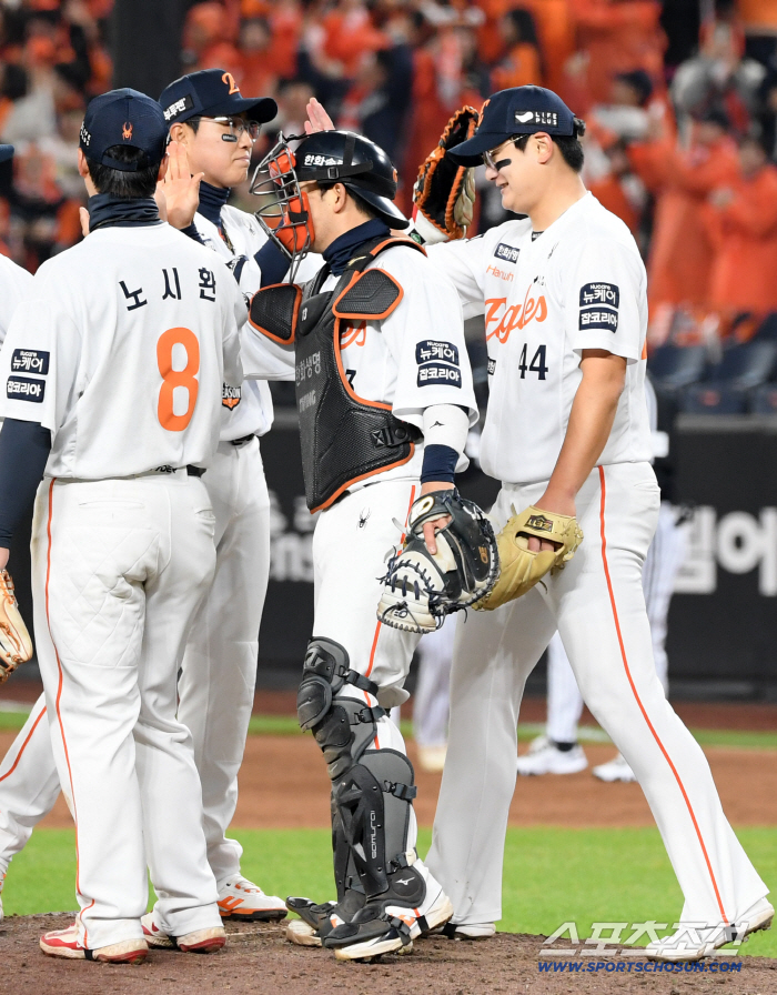  Encouraging Kim Seo-hyun to end with all Hanwha members in one mind