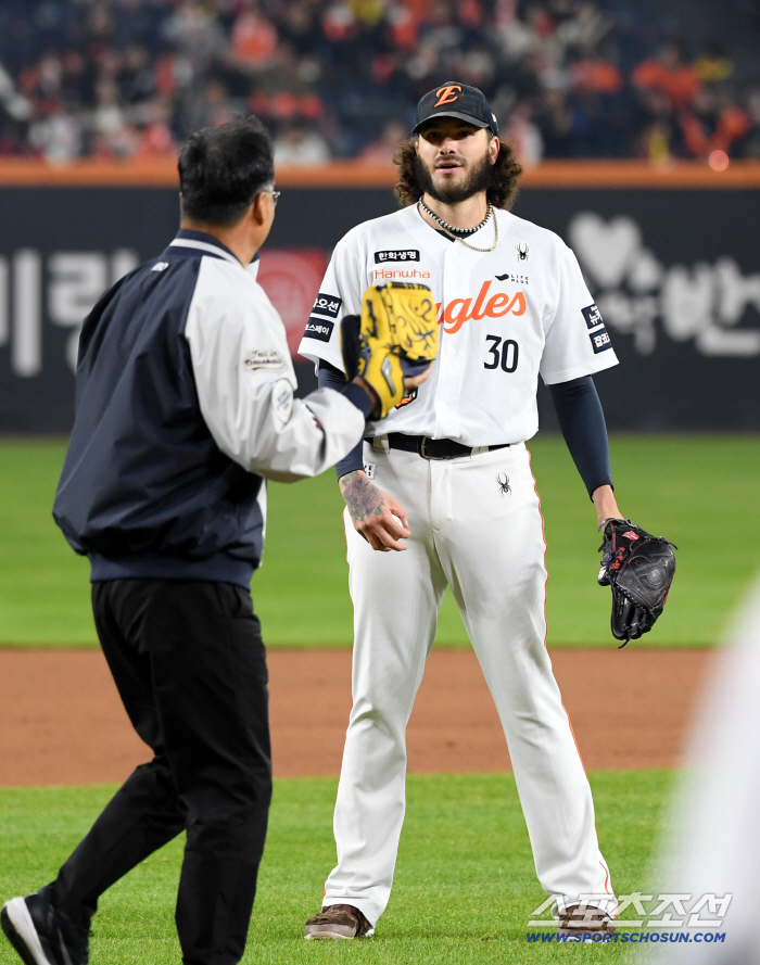  Expressing the spirit of winning the championship