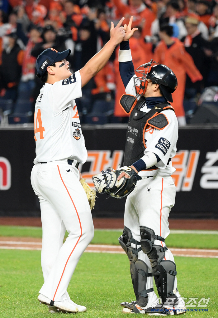  Finishing Kim Seo Hyun-soo and Choi Jae-hoon succeeded in finishing the Korean Series