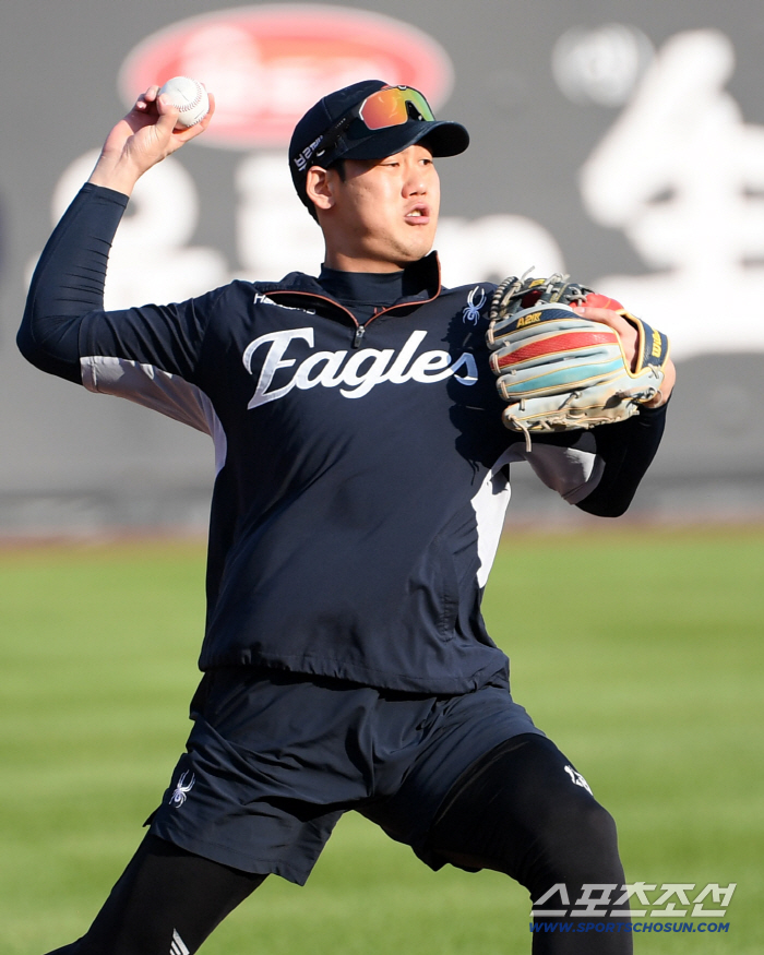  Ha Joo-seok, shortstop and second baseman are all possible