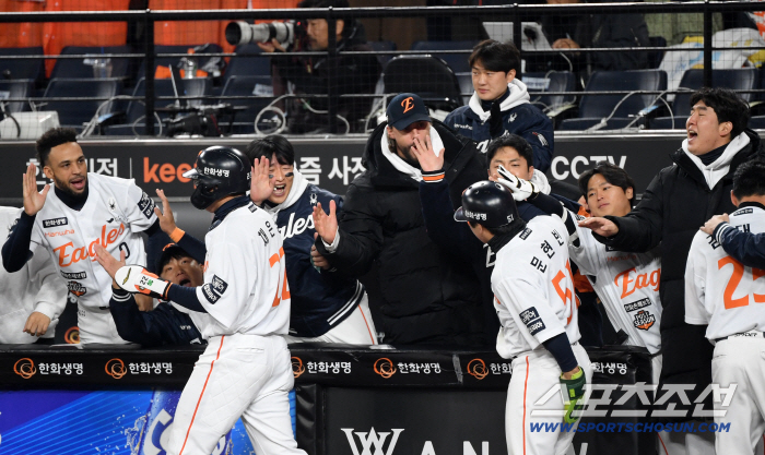  Hanwha Eagles turned the tables in the bottom of the eighth inning