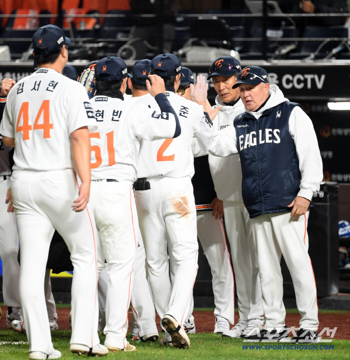  Hanwha manager Kim Kyung-moon, Kim Seo-hyun, Shim Woo-joon, is in big trouble