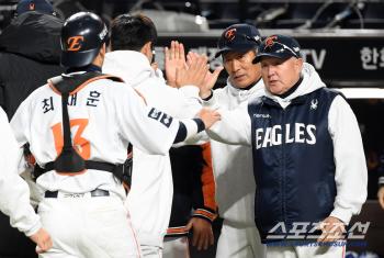 Hanwha manager Kim Kyung-moon's baseball of trust worked