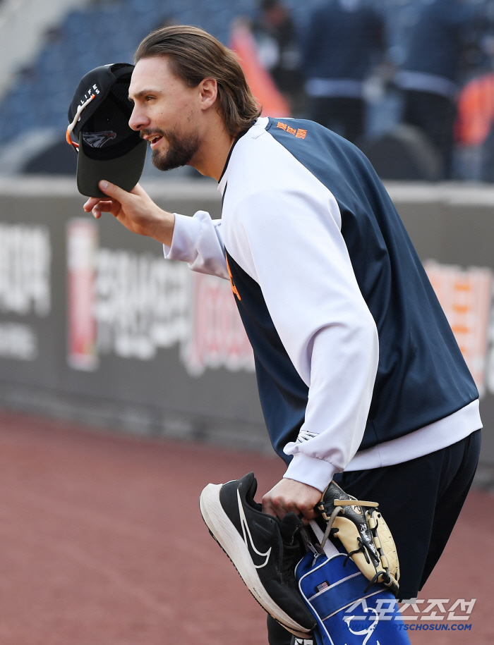  Hello, director Weiss