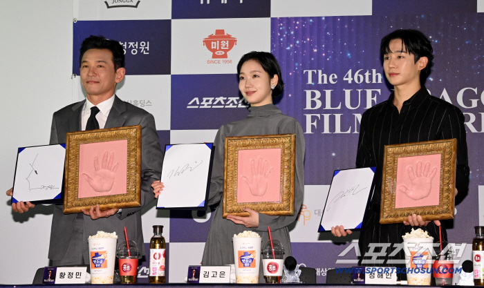  Hwang Jung-min, Kim Go-eun, Jung Hae-in, and Cheongryong Film Awards