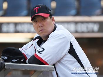 Kim Hyun-soo calmly prepares for the game