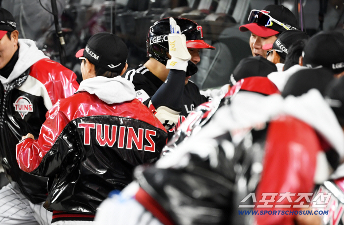  Kim Hyun-soo's come-from-behind shot slammed